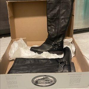 Frye Phillip Harness Tall black